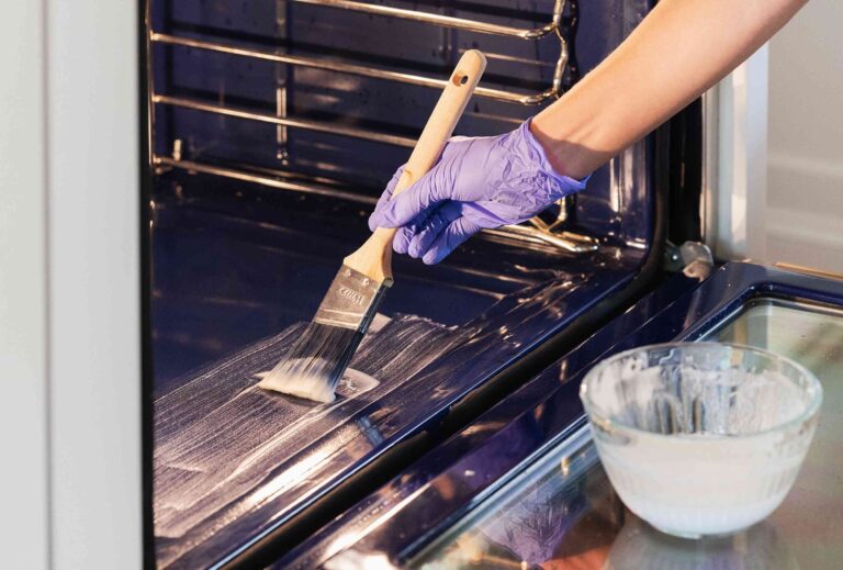 10 hausgemachte Ofenreiniger zum Selbermachen