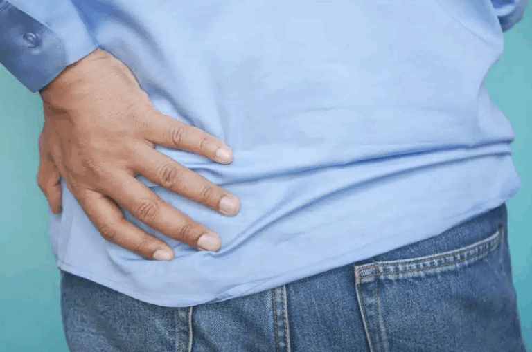 Hüftbeugerzerrung: Arten, Ursachen, Symptome, Behandlung. Training, Erholung